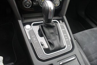 VW Passat Kombi 2.0TDi 140kW DSG Elegance 02/2020+LED+Kamera - 12