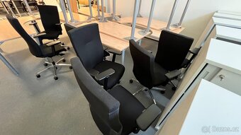 Kancelař nabytek velké množstvi stoly skřině různé - 12