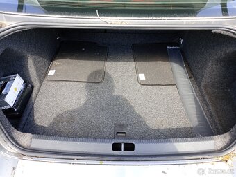 Volkswagen Passat (B6) 1.6 FSI - 12