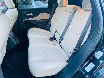 Jeep Cherokee 2.2M-JET 4x4 AUTOMAT LED VYHŘEV SERVISKA TAŽNÉ - 12