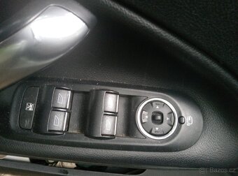 Ford Mondeo Ghia - 12