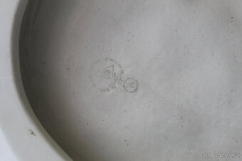 Royal Dux – lovecký pes s kačenou - 12