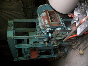 PRODÁM   robustní   DVOUválcové    zubové   DRTIČe   : - 12