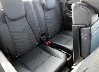 Mercedes GLB220d 2021 7míst 140Kw - 12