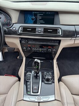BMW 750i xDrive M-paket F01 - 12