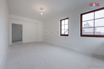 Prodej bytového domu, 895 m², Karlovy Vary, ul. Rumunská - 12