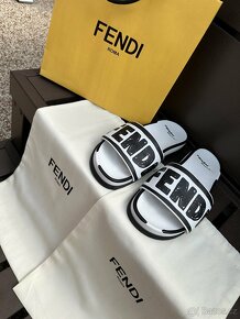 Nové pantofle Fendi - 12
