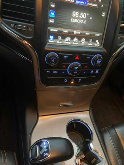 JEEP Grand Cherokee Combi 3,0 TDi - 12