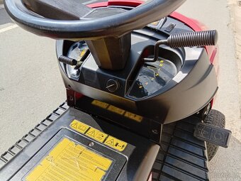 Prodám zahradní traktor Castelgarden dvouválec 16Hp - 12