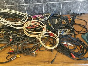 Datové kabely, konektory, kabely scart, kabely k počítači aj - 12