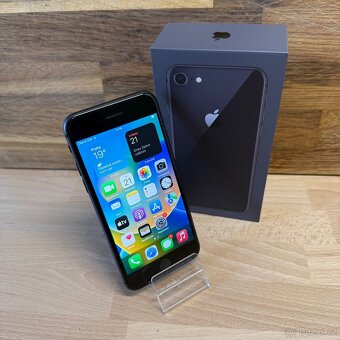 iPhone 8 64GB, černý (12 měsíci záruka) - 12