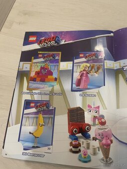 The LEGO Movie 2: Awesome Collector Album - 12