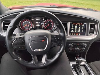 Dodge charger 5.7hemi 276kw rok výroby 2020 - 12