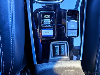 Outlander 2,4 INSTYLE PHEV 4WD AUTOMAT,KAMERA,KŮŽE, TZ, - 12
