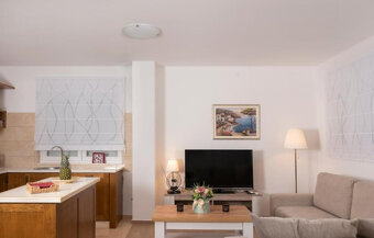 Chorvátsko-Krásny dom s veľkou záhradou, bazénom, saunou - 12