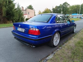 Bmw e38 750i - 12