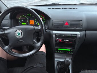 Škoda Octavia 1.6i Nová STK, 2004, Tažné, Elegance - 12