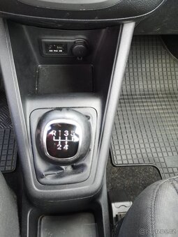 HYUNDAI ix20 NOVÉ V ČR 2.MAJITEL 1.4i BENZÍN 2013 - 12