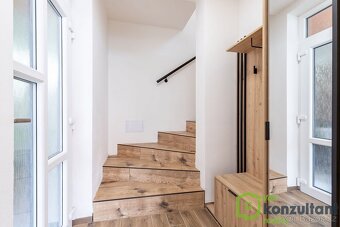 Prodej rodinného domu se dvěma samostatnými byty 214 m² Brno - 12