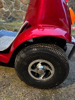 Prodám elektrický invalidní vozík / skútr SELVO – červený, t - 12