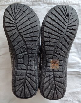 Boty černé pracovní vel.37 polobotky mokasíny kus 100,- - 12