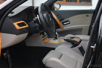 BMW E60 M5 5.0 V10 - 12
