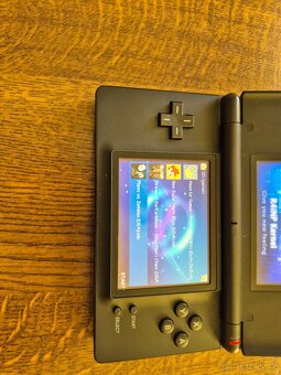Nintendo DS Lite s příslušenstvím. - 12