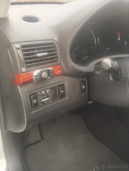 Toyota Avensis 2.2 nafta - 12