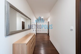 Luxusní byt 4+kk s balkóny, parkovacím stáním a výbornou obč - 12