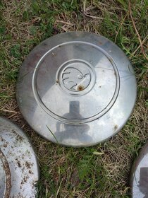 Prodám poklice na starou Octávku NOVÁ CENA - 12