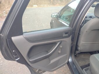 FORD FOCUS KOMBI 1.6 74KW BENZÍN - 12