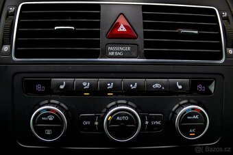 Volkswagen Touran 2.0 TDI Highline - 12