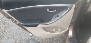 Hyunda i30 Trikolor 1,6i + LPG , koupeno v ČR 2.Majitel - 12