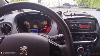 Peugeot i on EV - 12