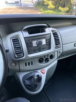Opel vivaro 2.5dci - 12