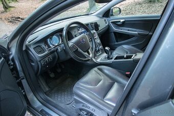Volvo V60 2.0 D2 88kw VEA, r.v. 2017, man. převodovka - 12
