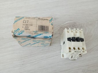 Elektroinstalační materiál - 12