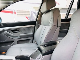 BMW ŘADA 5, E39 540I - 12