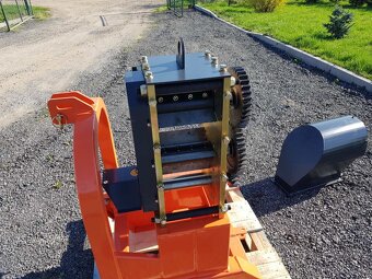 Špalíkovač TR 110, včetně náhonu, do 11cm průměr - 12