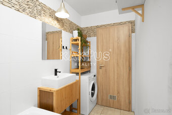 Pronájem zrekonstruovaného bytu 3+kk ( 58m2) s balkónem, uli - 12