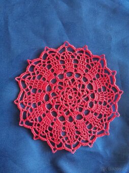 Ručně háčkované dečky  20 cm - 12