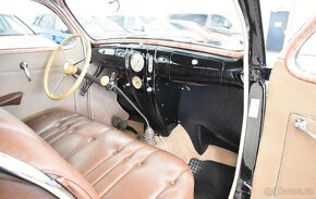 1937 Lincoln Zephyr V12 - 12