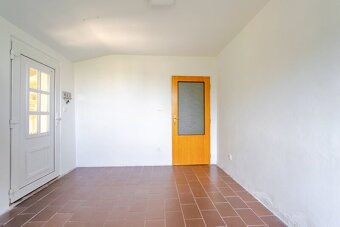 Rodinný dům s dvougaráží, vhodné jako dvougenerační bydlení, - 12