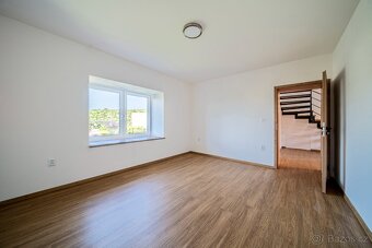 Rodinný dům 5+1 po rekonstrukci, Buchlovice, pozemek 463m2 - 12
