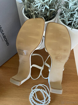 Smetanové kožené sandály na podpatku Vagabond, vel. 40 - 12