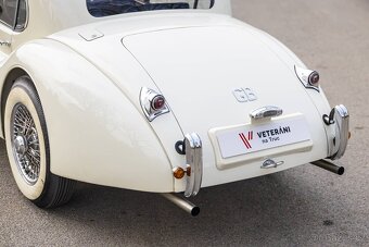 Jaguar XK120 Coupe - 12