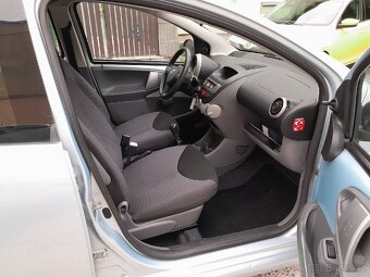 Toyota Aygo 1.0i 50kW rok 2009 naj.183tis. NOVÁ STK - 12