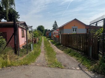 Zahrada s chatkou v Lounech, 303 m² - 12