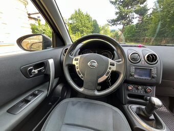 Nissan Qashqai 1,6 benzín 84 kW, naj. 111 300 km, r.v. 2010 - 12