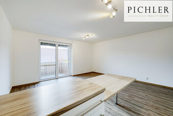 Prodej bytu 2+kk s balkonem a parkovacím stáním, 64 m², Holý - 12